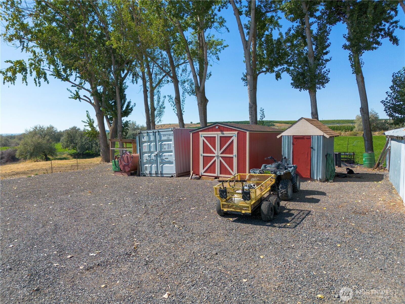1461 Sheffield Road Mesa, WA 99343 - Photo 33 of 40 a view of a chairs and tables in the roadside