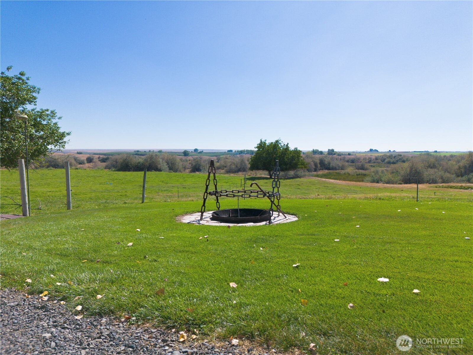 1461 Sheffield Road Mesa, WA 99343 - Photo 38 of 40 a view of a golf course with a lake