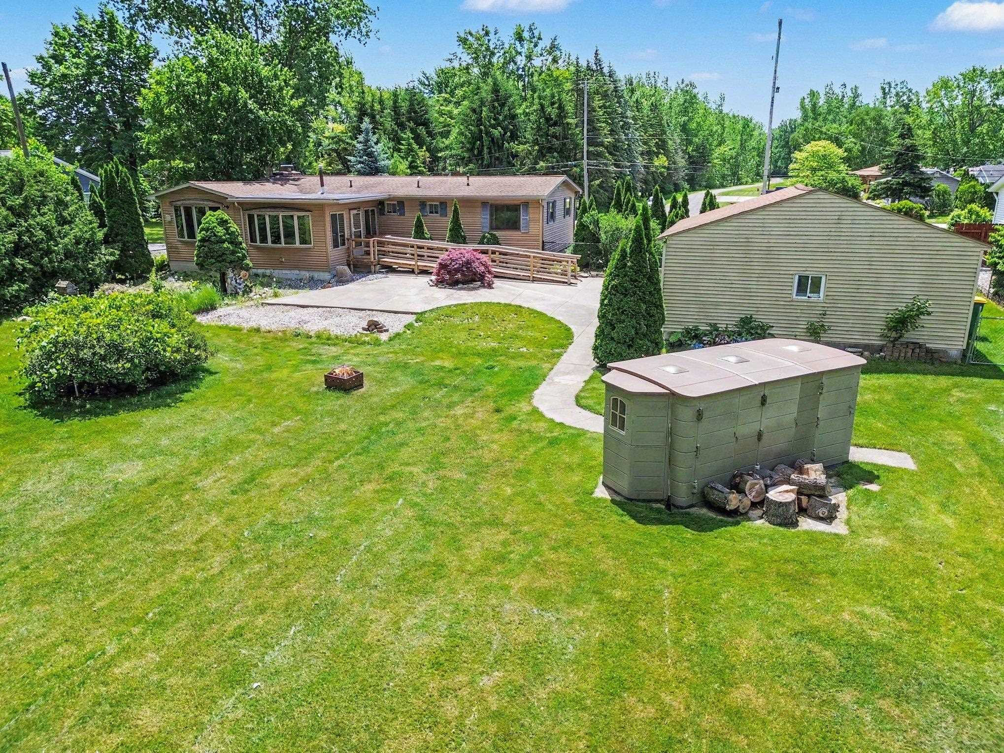 2437 Amelith Road Bay City, MI 48706 - Photo 5 of 36