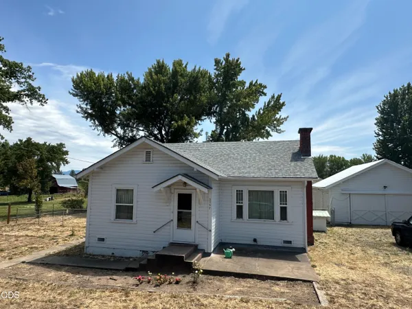 $419,900 | 2797 Beall Lane, Central Point, OR 97502