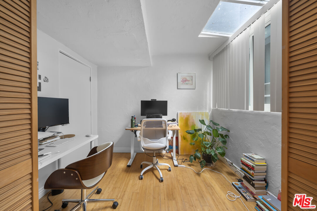 23 Buccaneer Street Marina del Rey, CA 90292 - Photo 14 of 39 a workspace with furniture and wooden floor