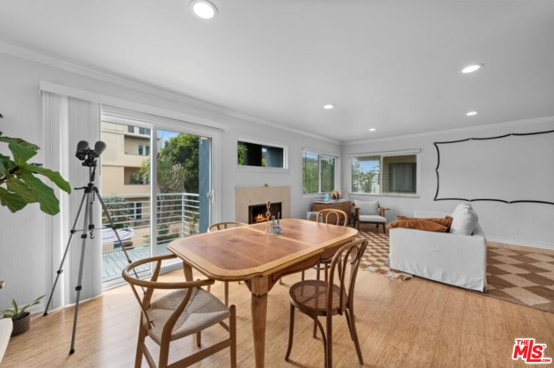 23 Buccaneer Street Marina del Rey, CA 90292 - Photo 2 of 39