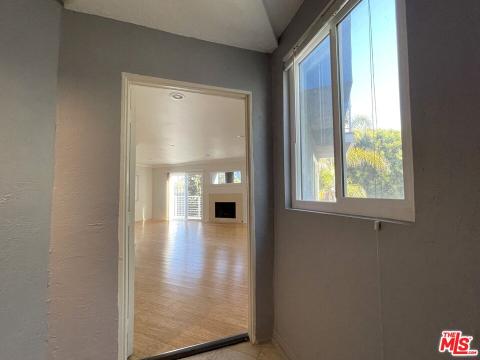 23 Buccaneer Street Marina del Rey, CA 90292 - Photo 25 of 39 a view interior of the house