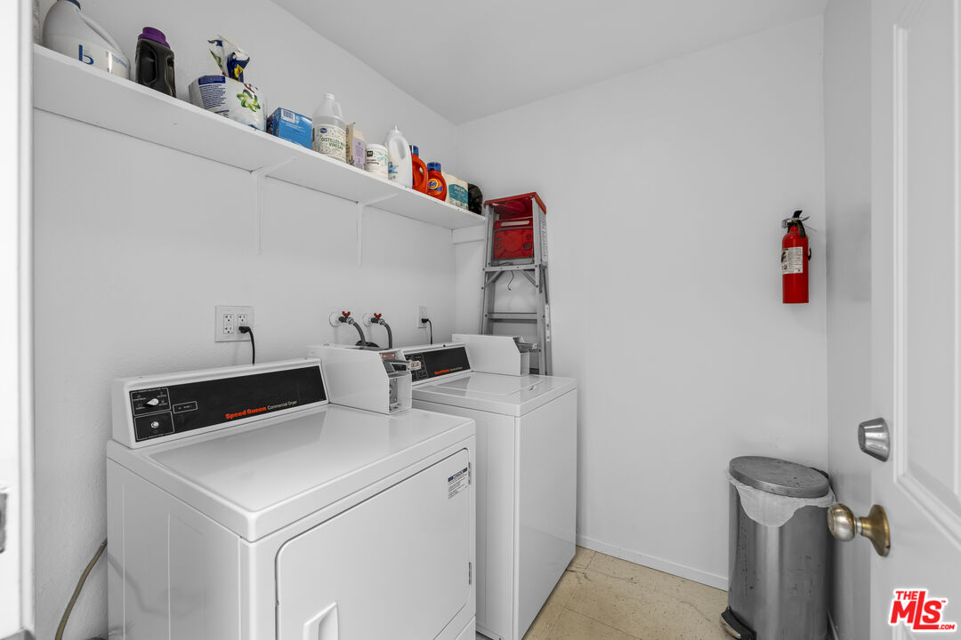 23 Buccaneer Street Marina del Rey, CA 90292 - Photo 29 of 39 a utility room with dryer and washer