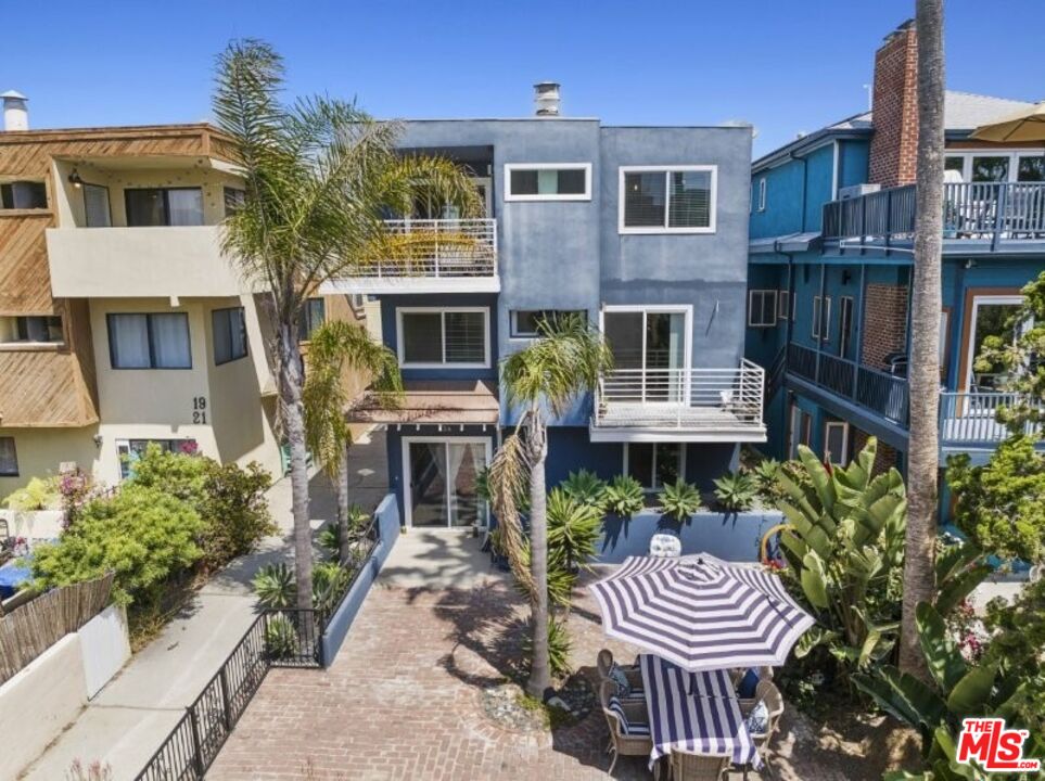 23 Buccaneer Street Marina del Rey, CA 90292 - Photo 36 of 39 a front view of house with outdoor seating and yard
