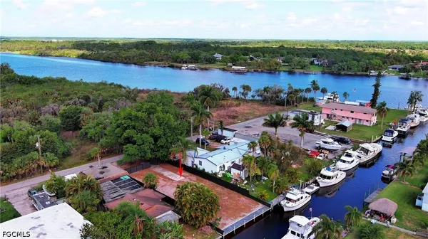 $172,000 | 2228 Marina Park Drive, Fort Myers, FL 33905