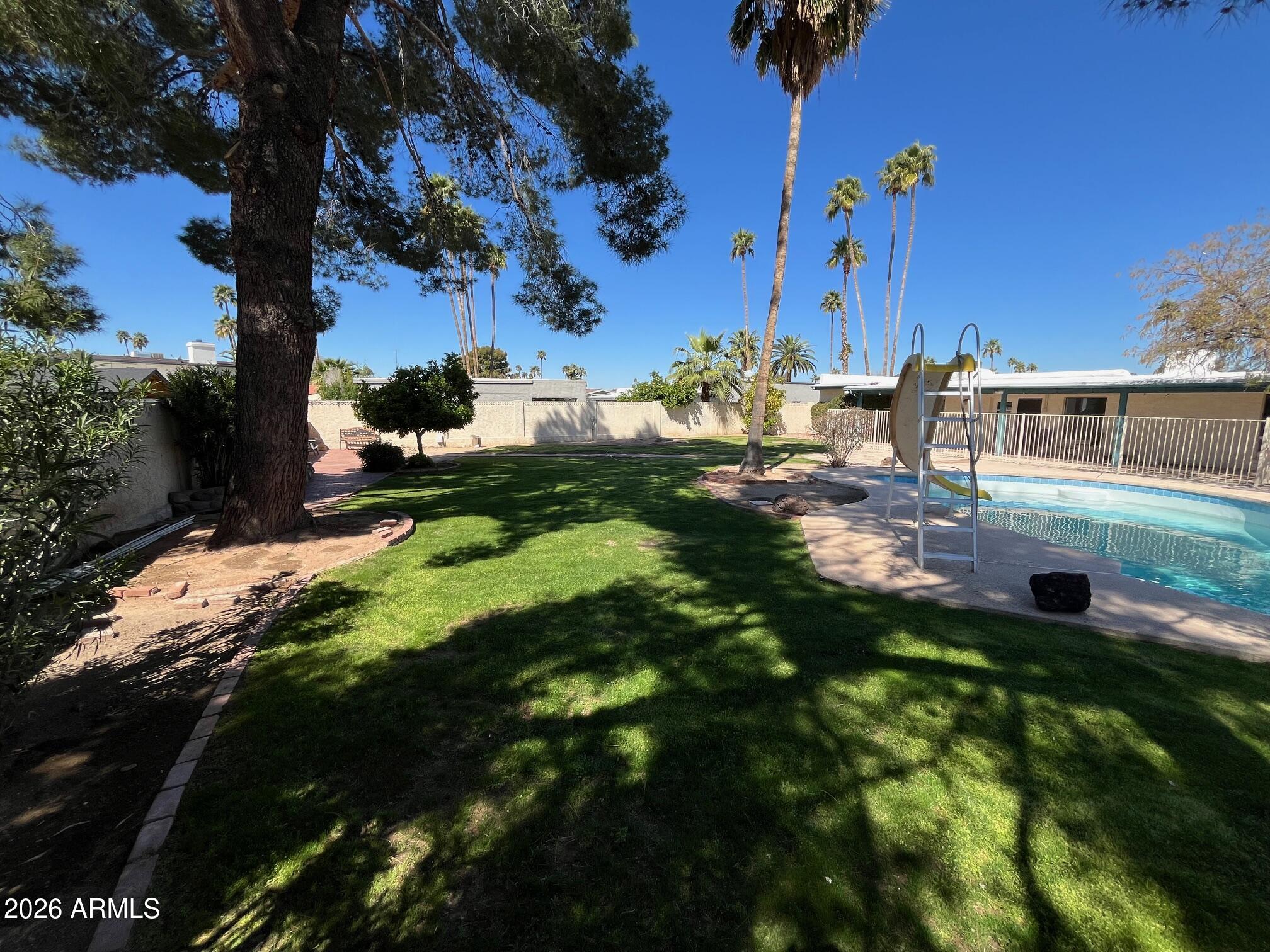 341 East Deepdale Road Phoenix, AZ 85022 - Photo 2 of 41 image0 (1)