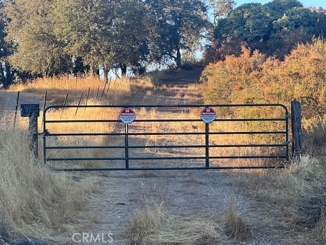 52721 Smith Road Bradley, CA 93426 - Photo 3 of 12 a view of outdoor space