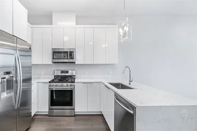 $2,800 | 119 Peter Street, Unit 403, Union City, NJ 07087