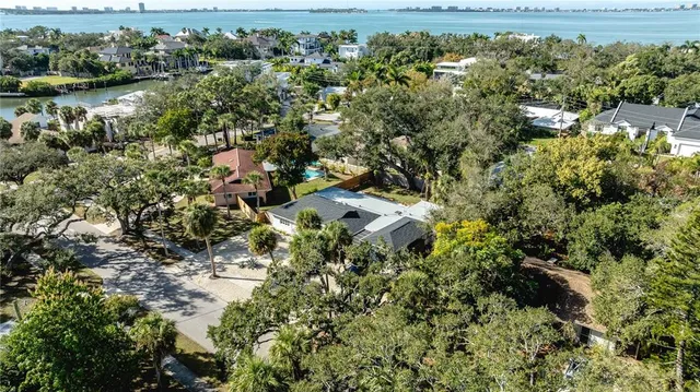 $800,000 | 2019 Chippawa Place, Sarasota, FL 34234