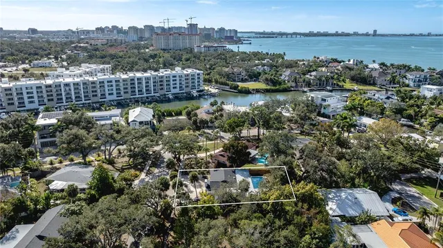 $800,000 | 2019 Chippawa Place, Sarasota, FL 34234