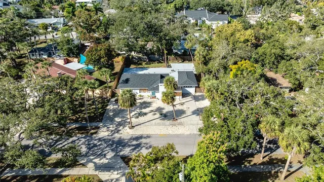 $800,000 | 2019 Chippawa Place, Sarasota, FL 34234