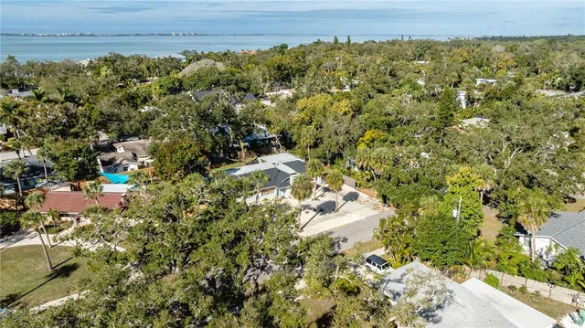 $800,000 | 2019 Chippawa Place, Sarasota, FL 34234