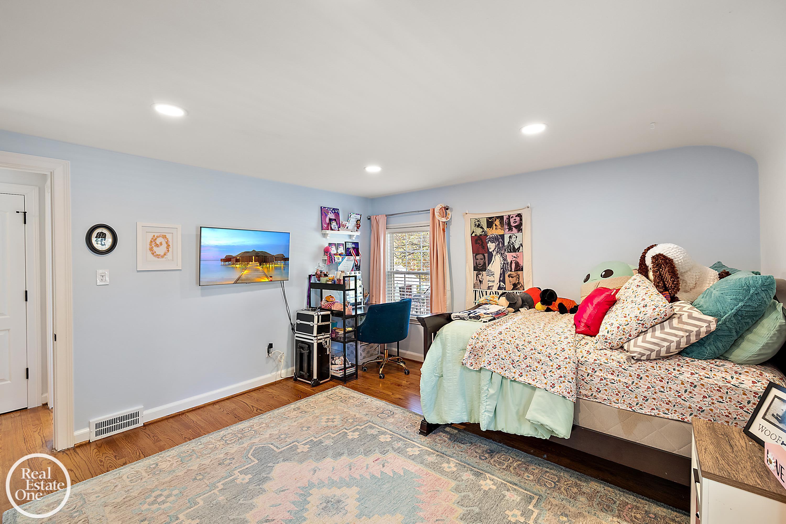 1183 Hawthorne Road Grosse Pointe, MI 48236 - Photo 33 of 48 50158747-519ed10b-1040-48dc-b289-7cd6ede8fc6e.JPG