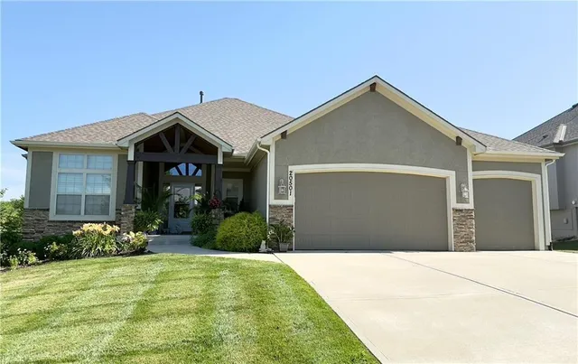 $709,950 | 20501 West 112th Terrace, Olathe, KS 66061