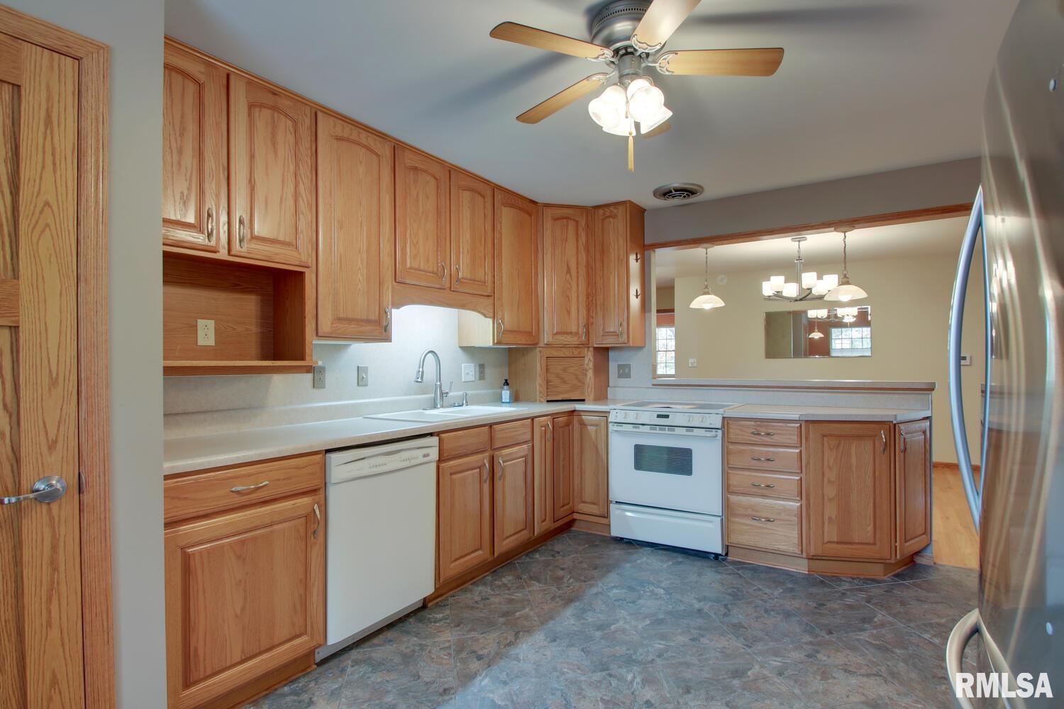 3031 Lawrence Road Quincy, IL 62301 - Photo 3 of 10 Gallery Image 3