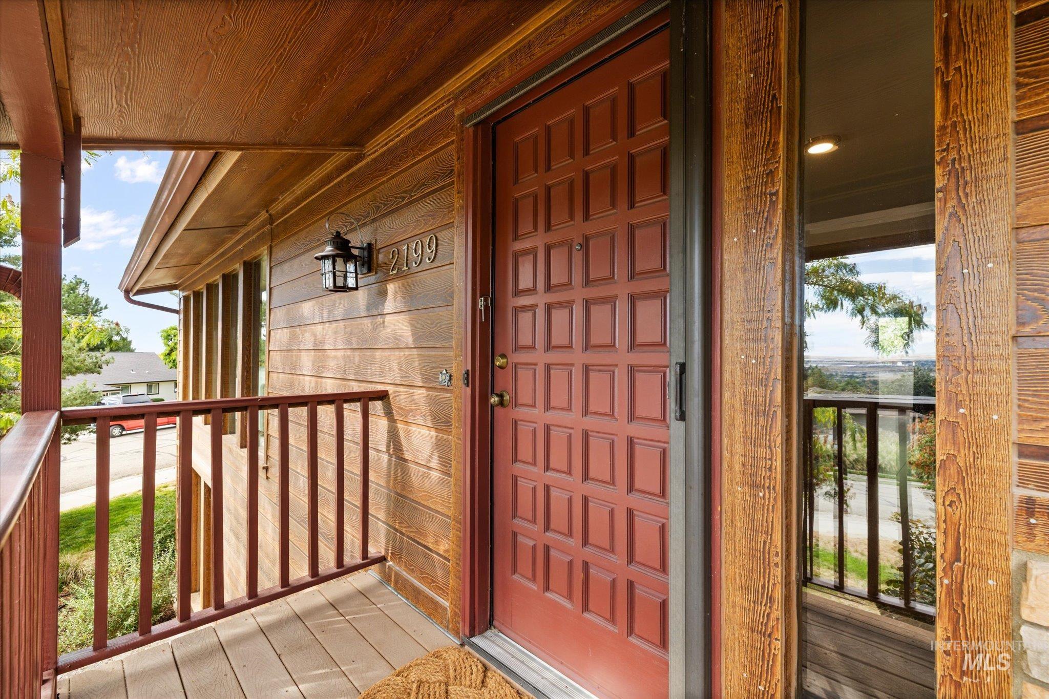 2199 South Ridge Point Way Boise, ID 83712 - Photo 4 of 50 Doorway to property