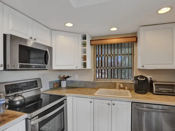 $2,000 | 13771 Via Aurora, Unit D, Delray Beach, FL 33484