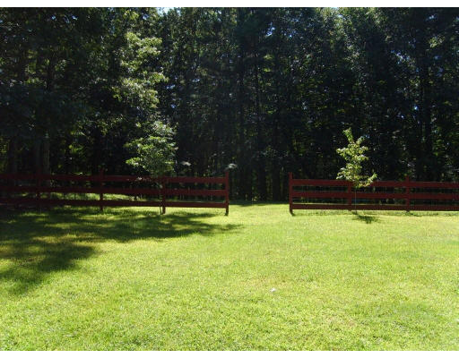 174 Armsby Road Sutton, MA 01590 - Photo 26 of 30 a swimming pool with wooden fence