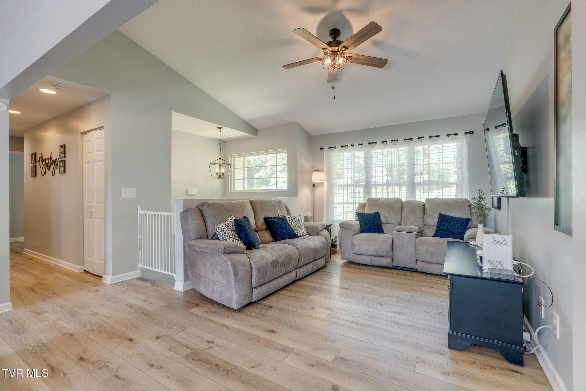 220 Old Siam Road Elizabethton, TN 37643 - Photo 6 of 41 006