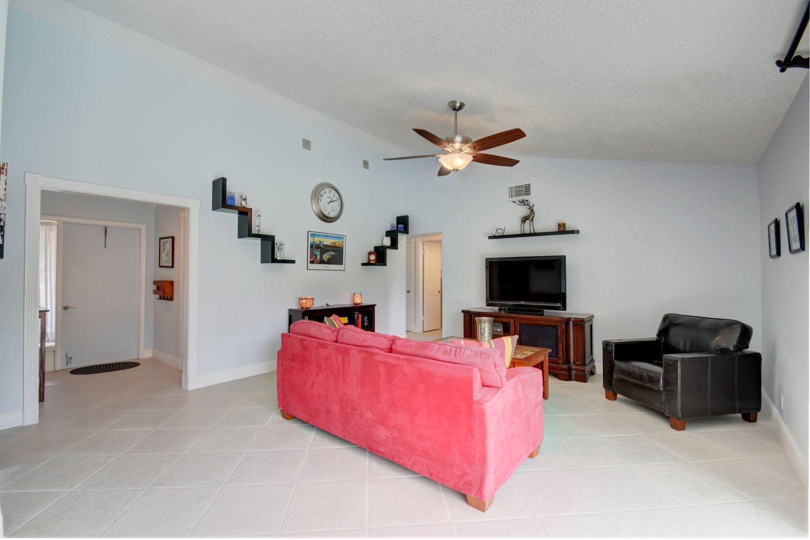 9236 Southampton Place Boca Raton, FL 33434 - Photo 7 of 28 Living