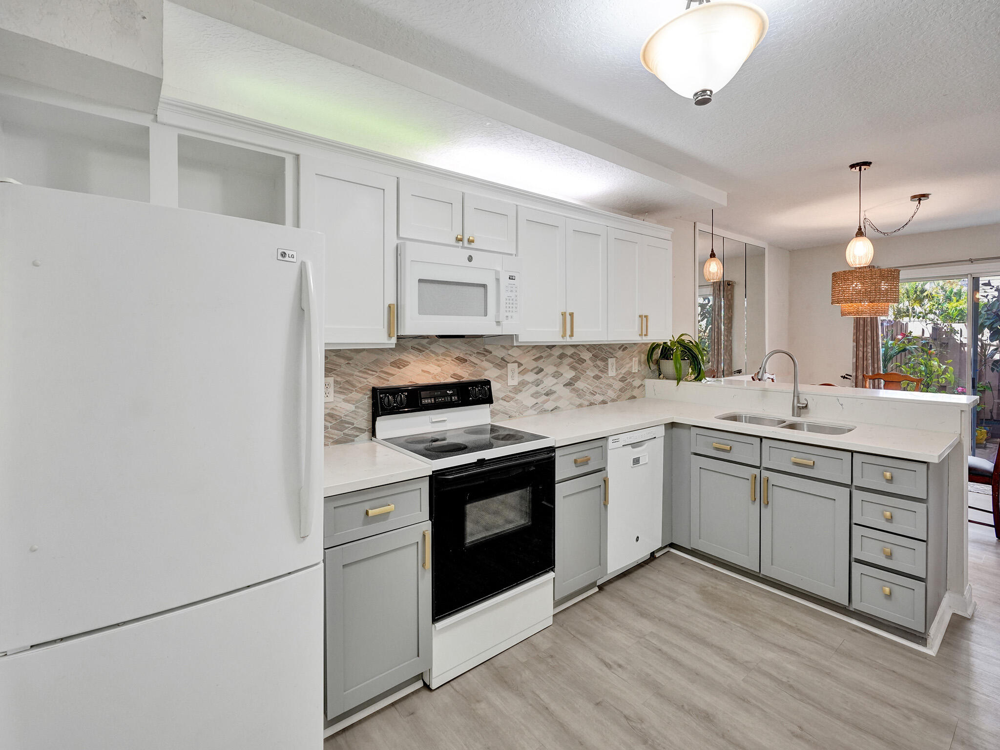 313 Maplecrest Circle Jupiter, FL 33458 - Photo 11 of 30 Kitchen