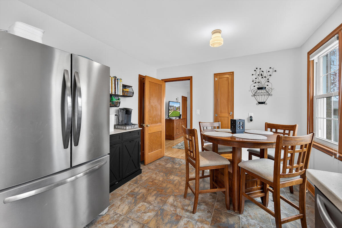 2814 Lasalle Street Racine, WI 53402 - Photo 6 of 19 Eat in Kitchen