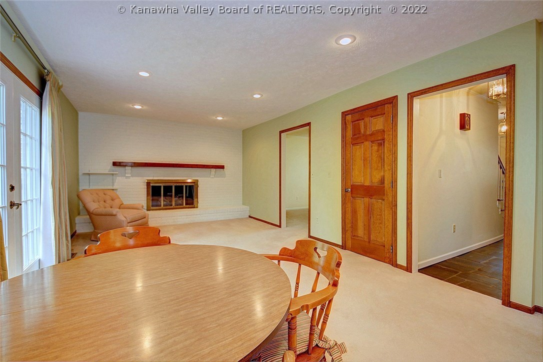 1715 Sierra Road Charleston, WV 25314 - Photo 4 of 30 Gallery Image 4
