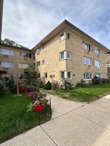 $205,000 | 6959 West Higgins Avenue, Unit 1S, Chicago, IL 60656