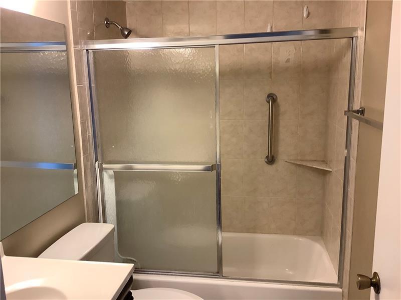 2078 Exeter, Unit 2078 Boca Raton, FL 33434 - Photo 13 of 20 20210105023220476598000000-o2078 bath tu