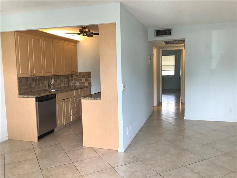 2078 Exeter, Unit 2078 Boca Raton, FL 33434 - Photo 8 of 20 20210105023219848607000000-o2078 living