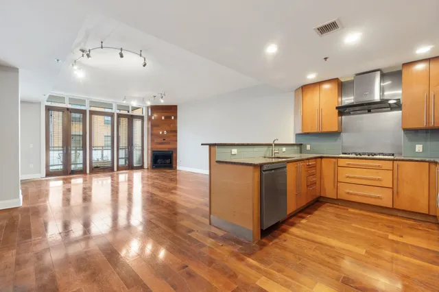 $1,298,000 | 78 Jackson Street, Unit 4D, Hoboken, NJ 07030