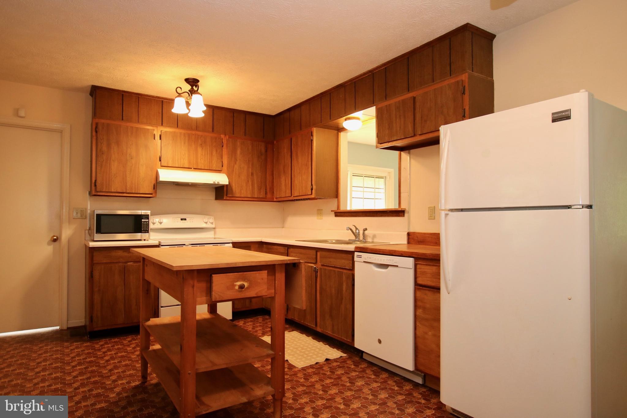 339 Whorton Hollow Road Castleton, VA 22716 - Photo 13 of 38 Kitchen