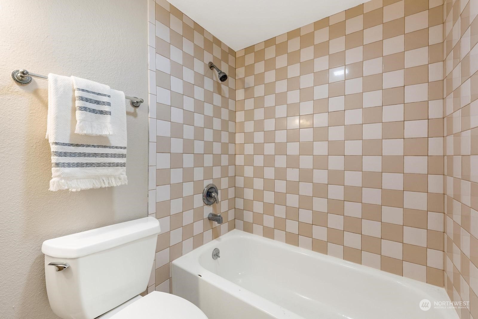 1715 16th Avenue South Seattle, WA 98144 - Photo 11 of 38 a bathroom with a bathtub and a toilet