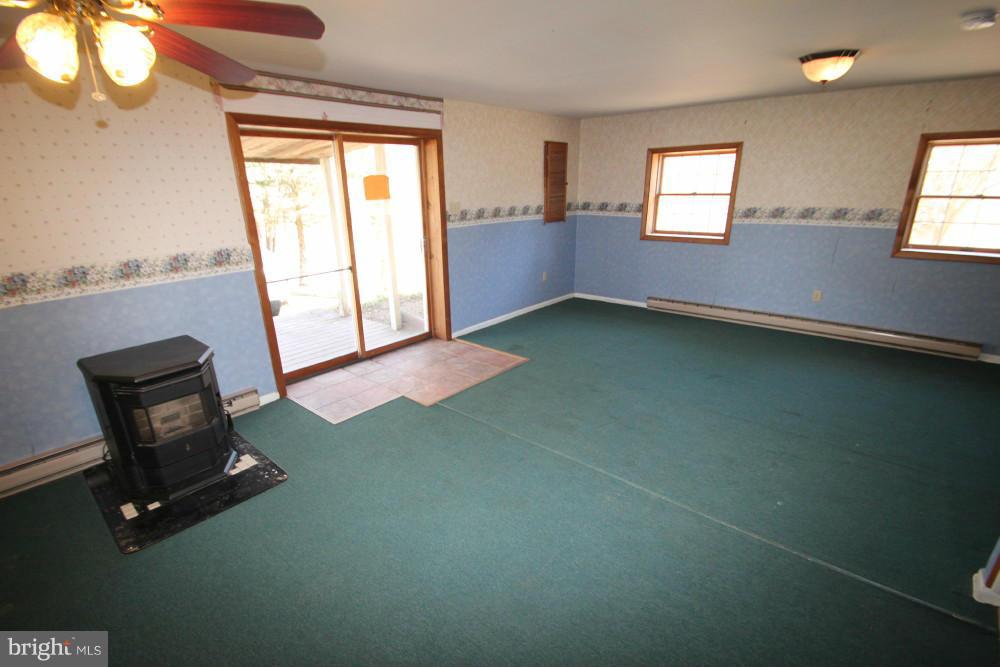2800 Halter Road Westminster, MD 21158 - Photo 13 of 18 Family Room