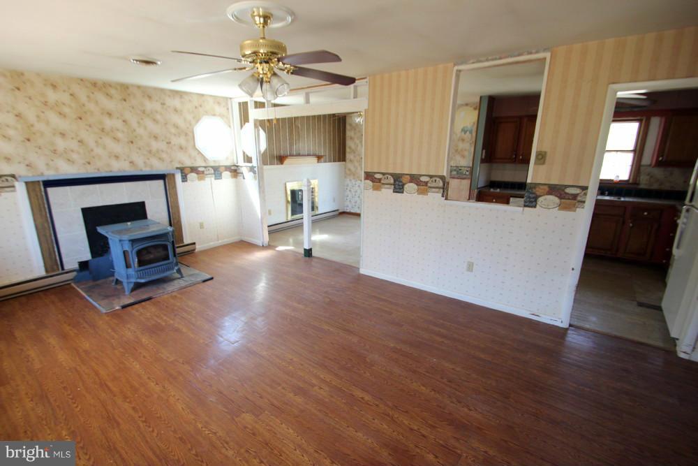 2800 Halter Road Westminster, MD 21158 - Photo 6 of 18 Living Room