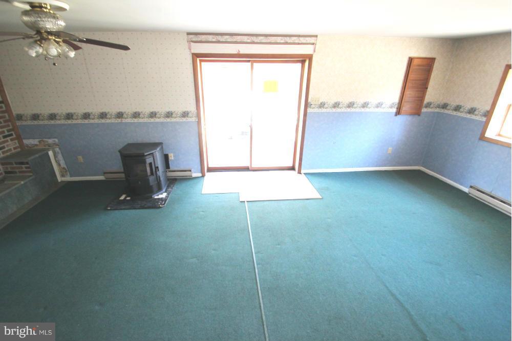 2800 Halter Road Westminster, MD 21158 - Photo 9 of 18 Family Room