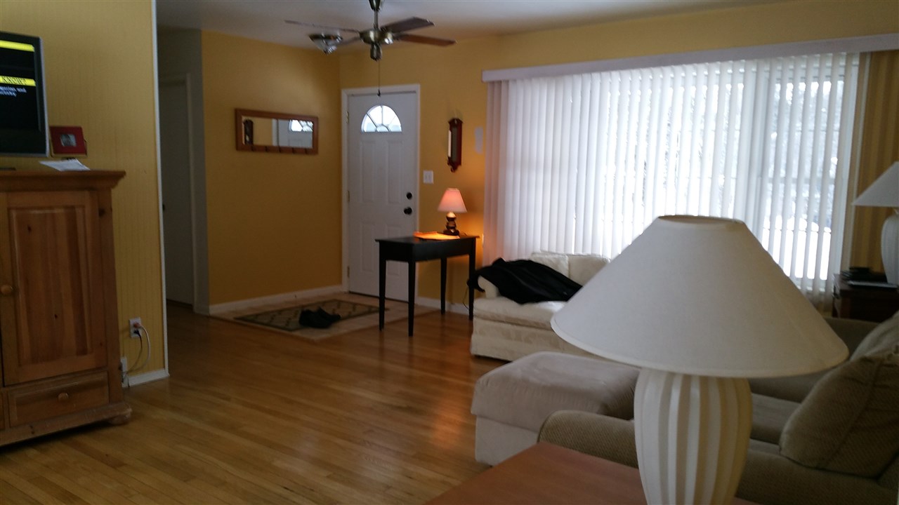 910 Sheridan Road Traverse City, MI 49686 - Photo 3 of 14 1811447-2.JPG