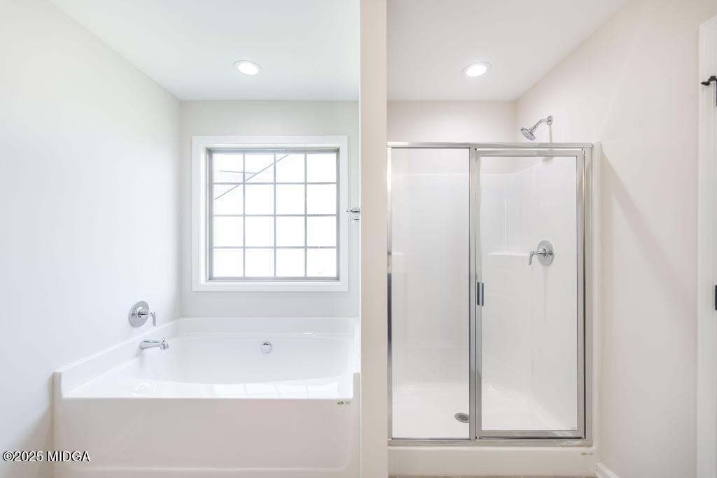 102 Black Birch Road, Unit 83G Perry, GA 31069 - Photo 28 of 31 a bathroom with a bathtub and a shower