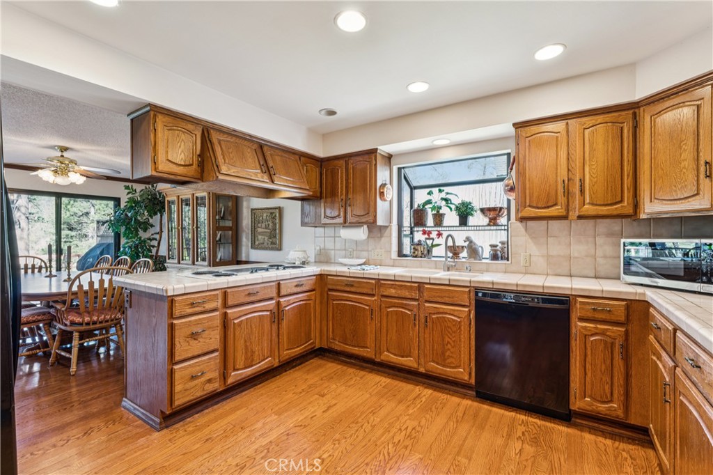 524 Golf Course Road Lake Arrowhead, CA 92352 - Photo 16 of 71