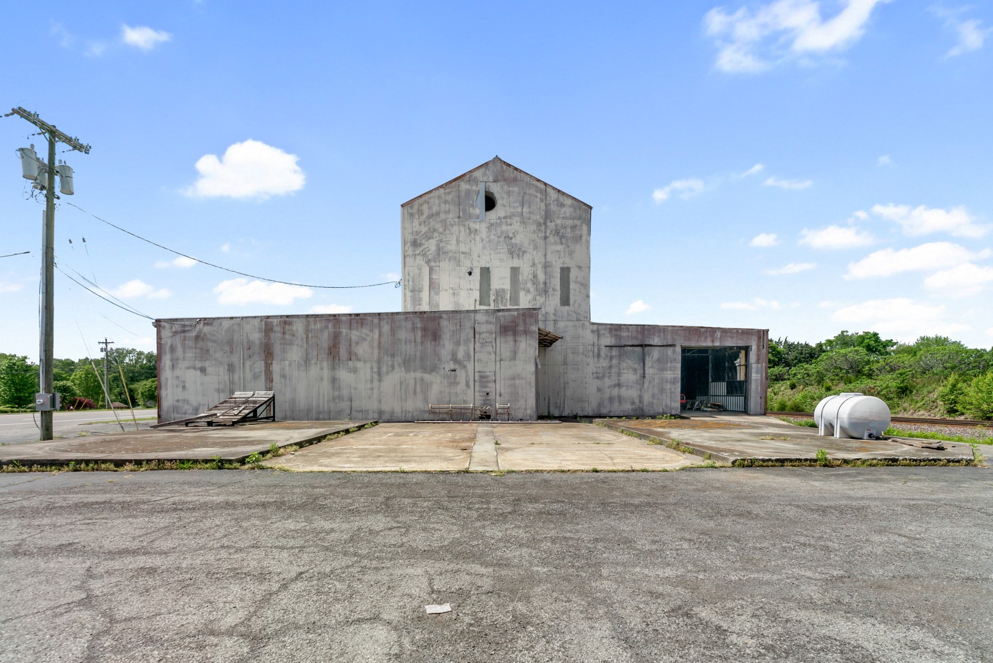 4000 Memorial Boulevard Springfield, TN 37172 - Photo 7 of 40 a view of a terrace