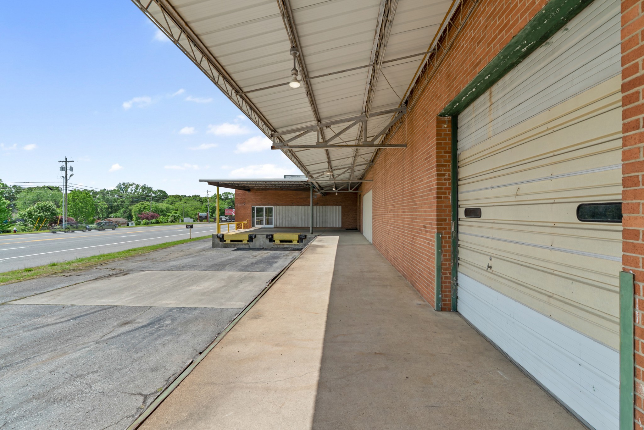 4000 Memorial Boulevard Springfield, TN 37172 - Photo 10 of 40 a view of a porch