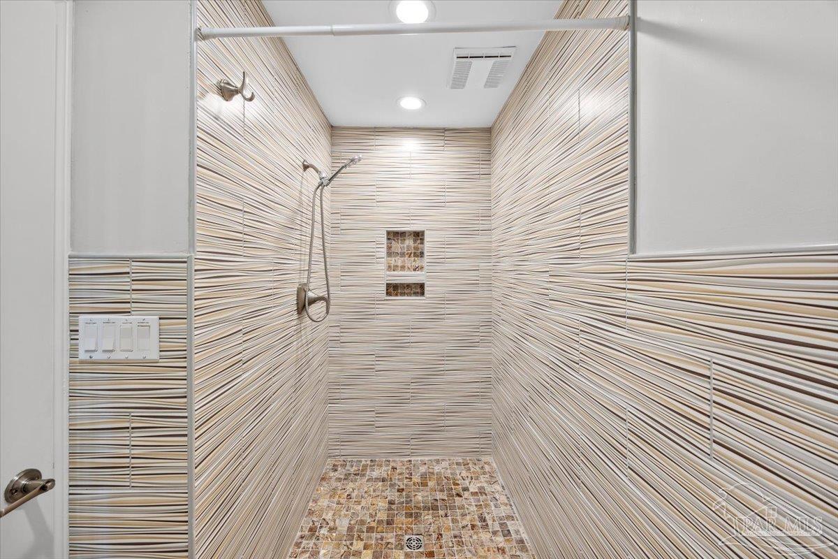 205 Silverthorn Road Gulf Breeze, FL 32561 - Photo 18 of 71