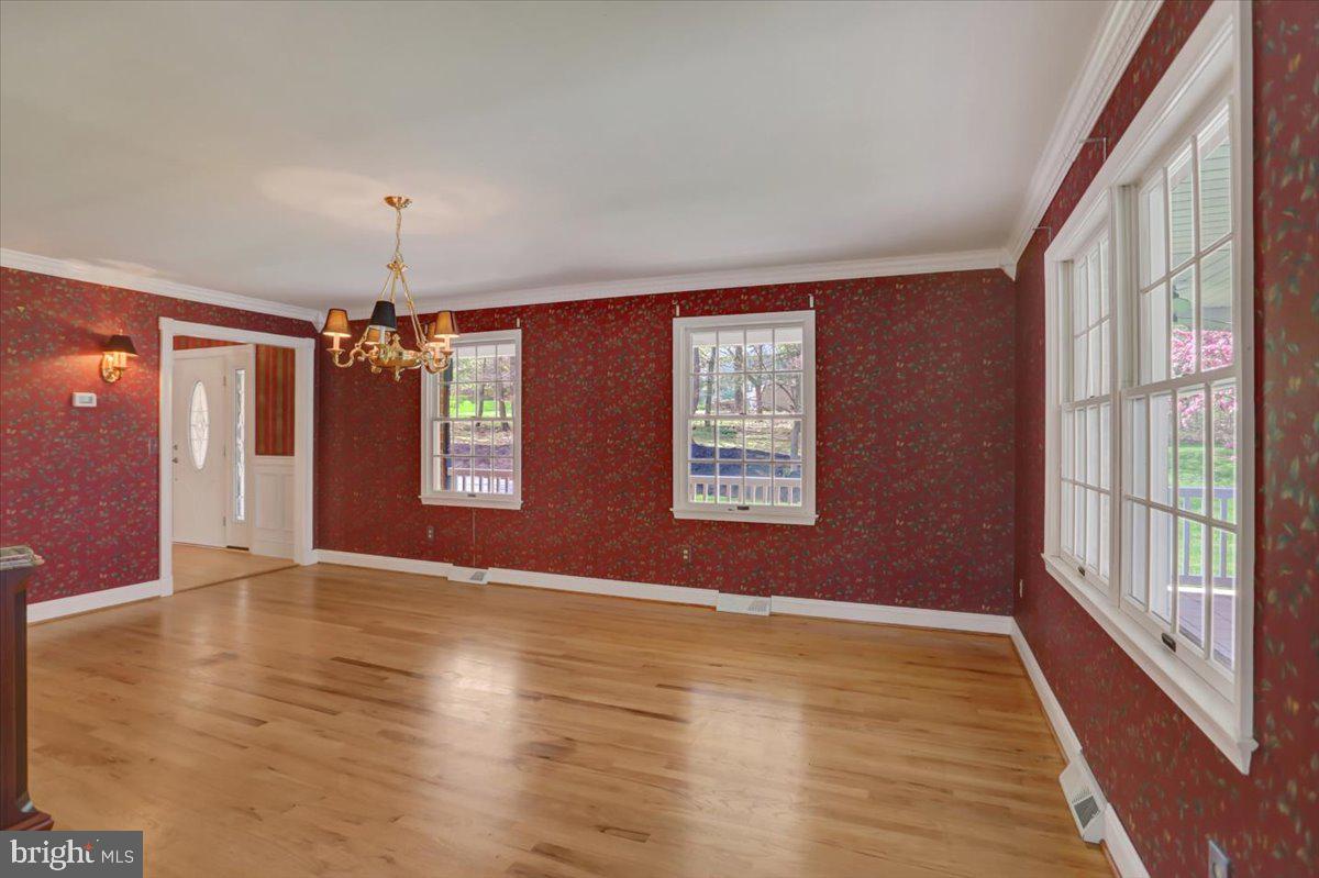 12599 Mentzer Gap Road Waynesboro, PA 17268 - Photo 16 of 95 Dining room