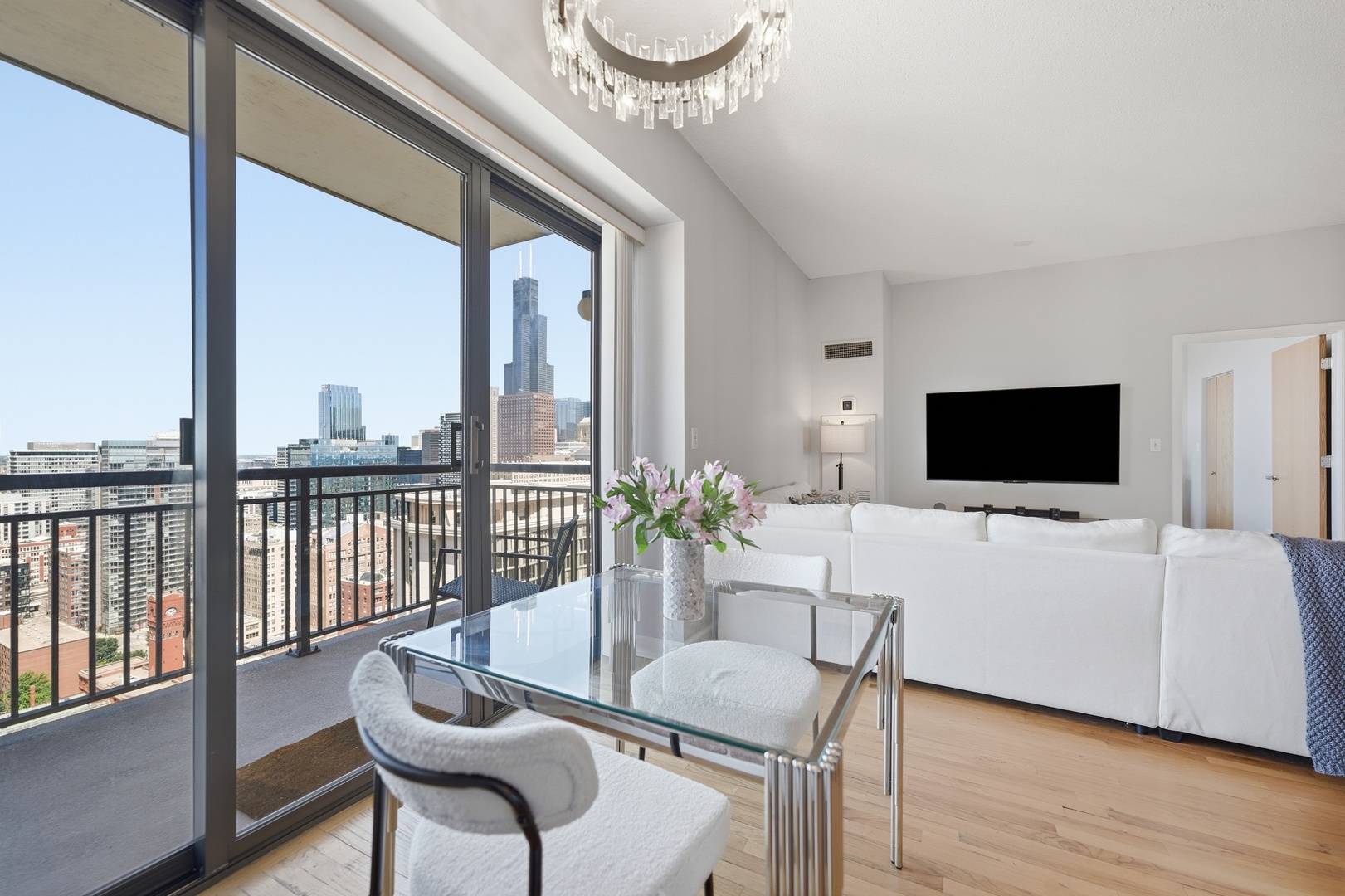 41 East 8th Street, Unit 2905 Chicago, IL 60605 - Photo 2 of 26