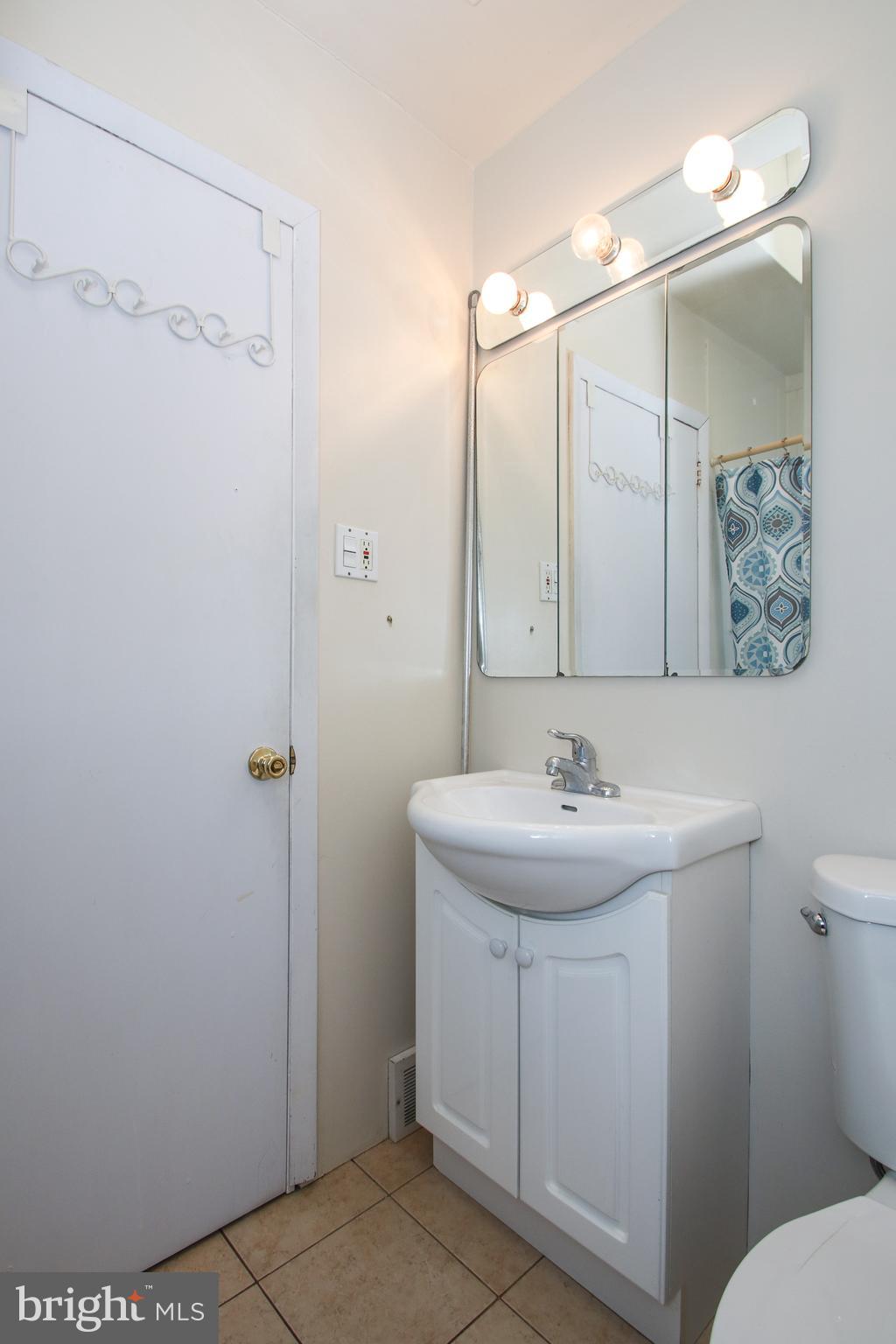 3712 Academy Road Philadelphia, PA 19154 - Photo 26 of 35 Hall bath