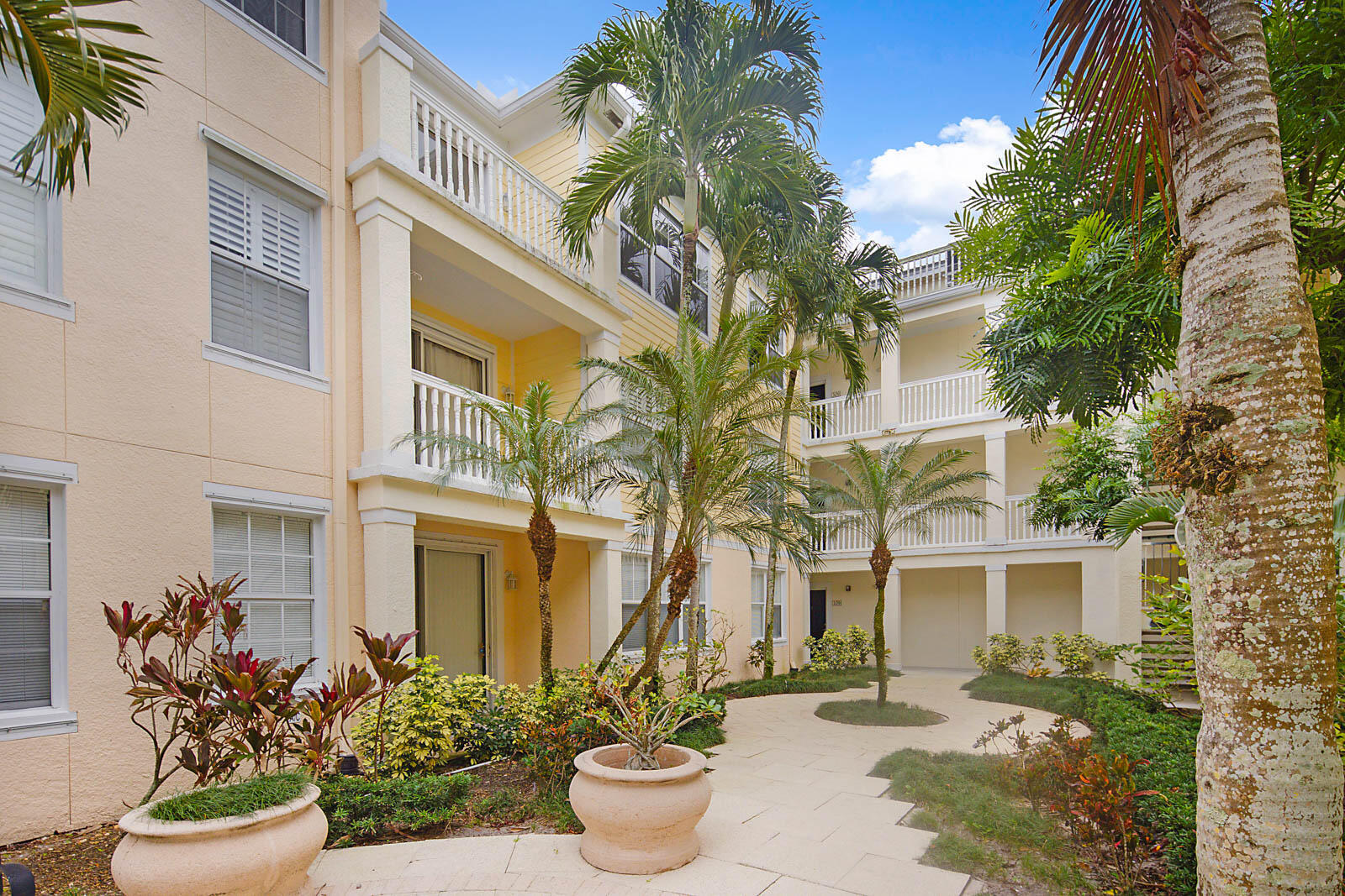 225 Murcia Drive, Unit 313 Jupiter, FL 33458 - Photo 2 of 30 Courtyard
