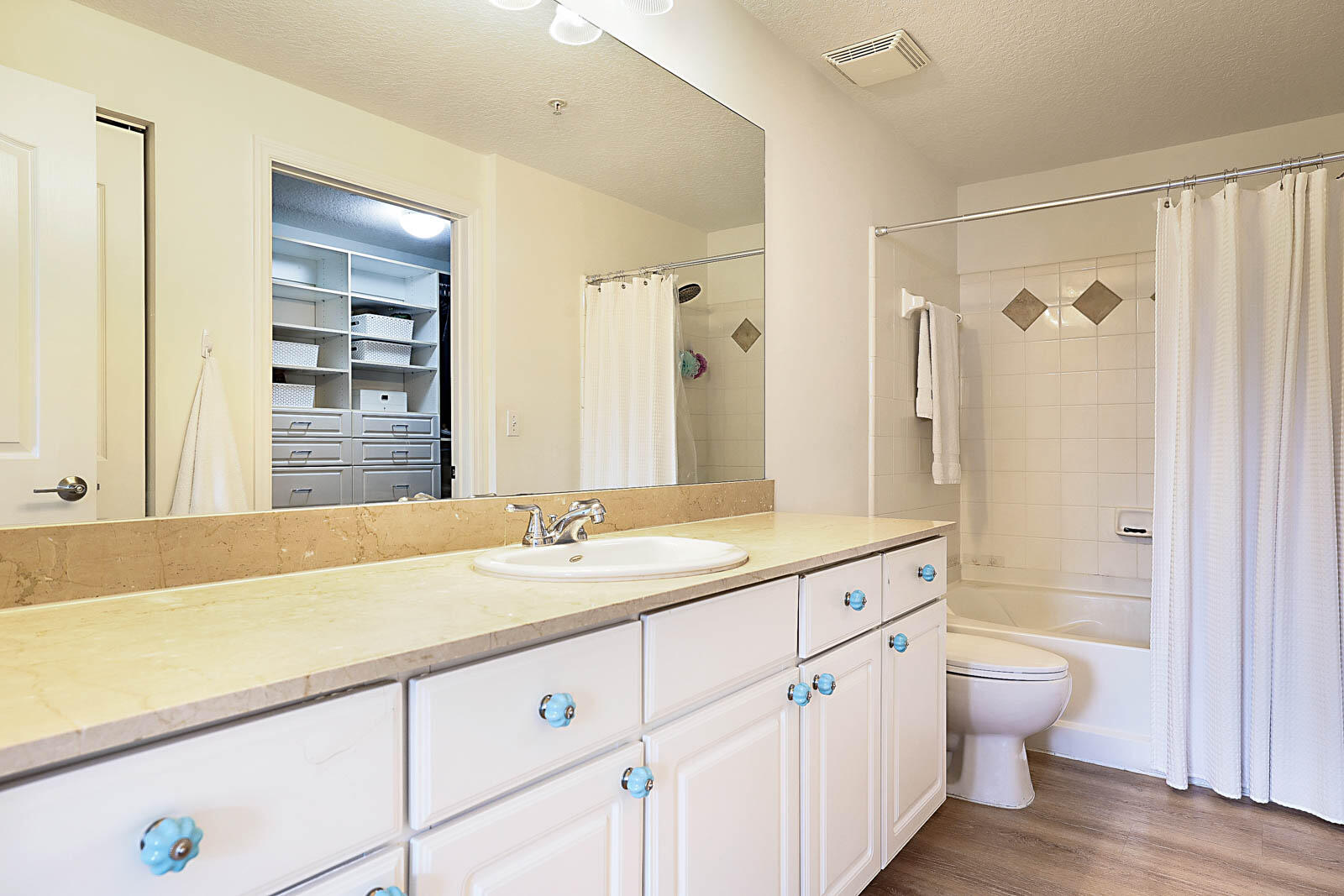 225 Murcia Drive, Unit 313 Jupiter, FL 33458 - Photo 24 of 30 Primary Bathroom