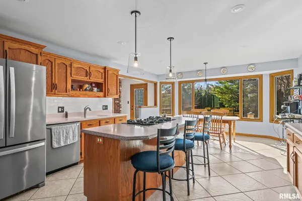 $530,000 | 2000 Oak Creek Road, Springfield, IL 62704