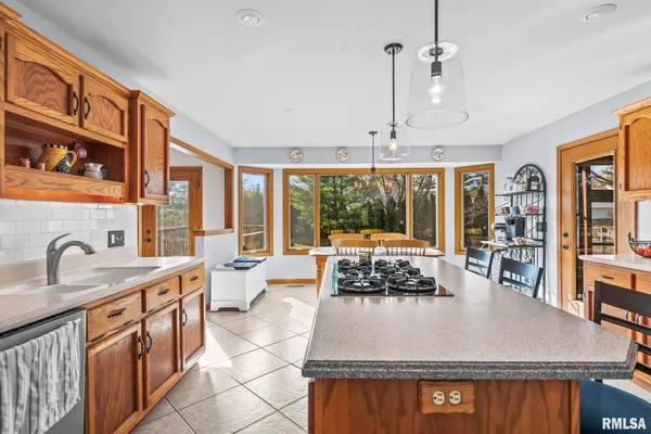 $530,000 | 2000 Oak Creek Road, Springfield, IL 62704